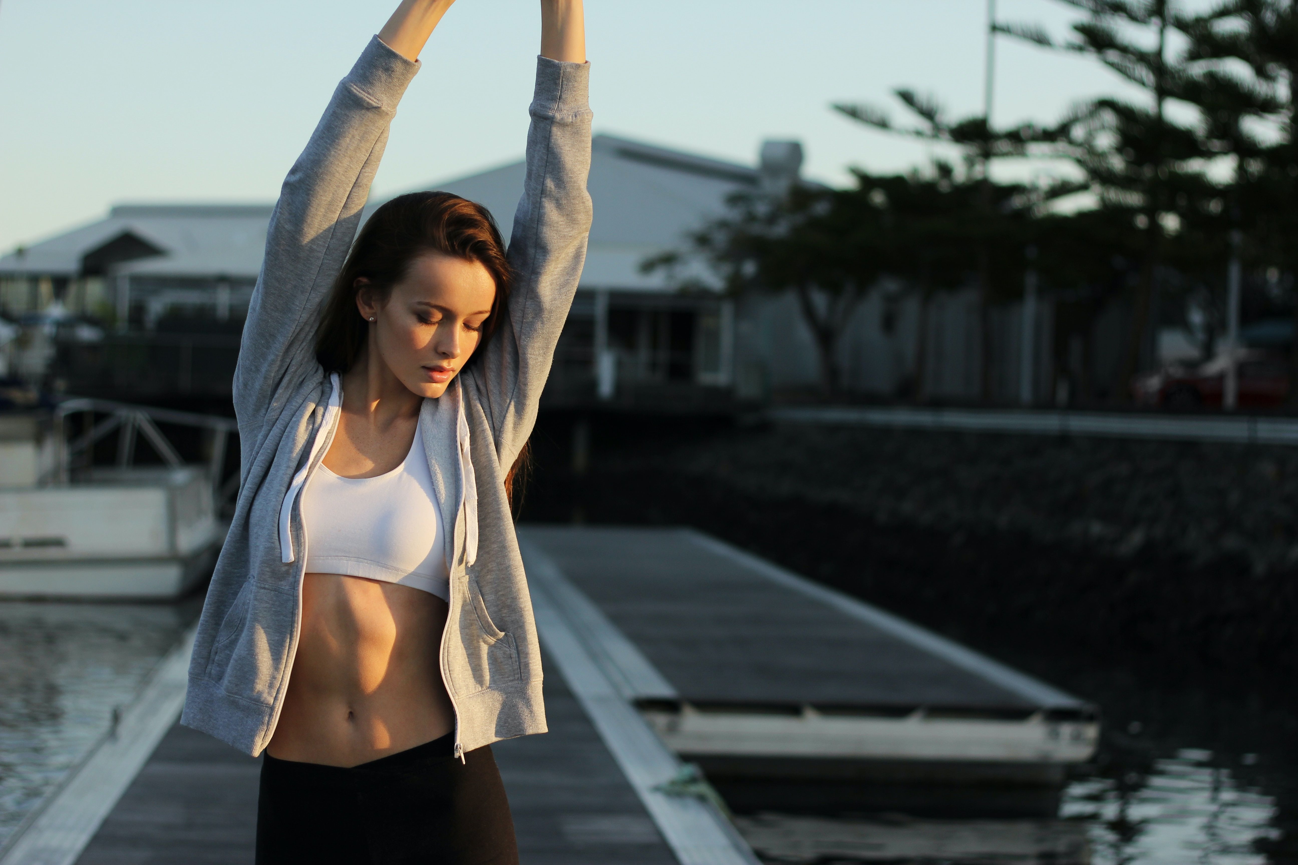 How to date a bodybuilder girl?