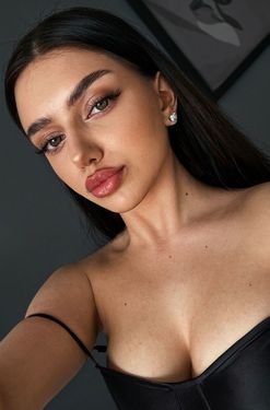 Ecuadorian Brides: Meet Ecuador Woman for Marriage	:Oryna, 18 from Mariupol, Ukraine