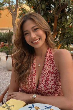 Silvi, 30 from Bali, Indonesia
