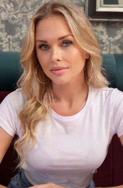 Mia, 43 from Napoli, Italy