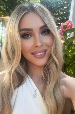 Anastasiia, 34 from Florence, Italy