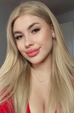 Yana, 23 from Chernivtsi, Ukraine