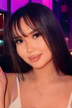 Akbota, 20 from Almaty, Kazakhstan