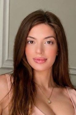 Anna, 32 from Toronto, Canada