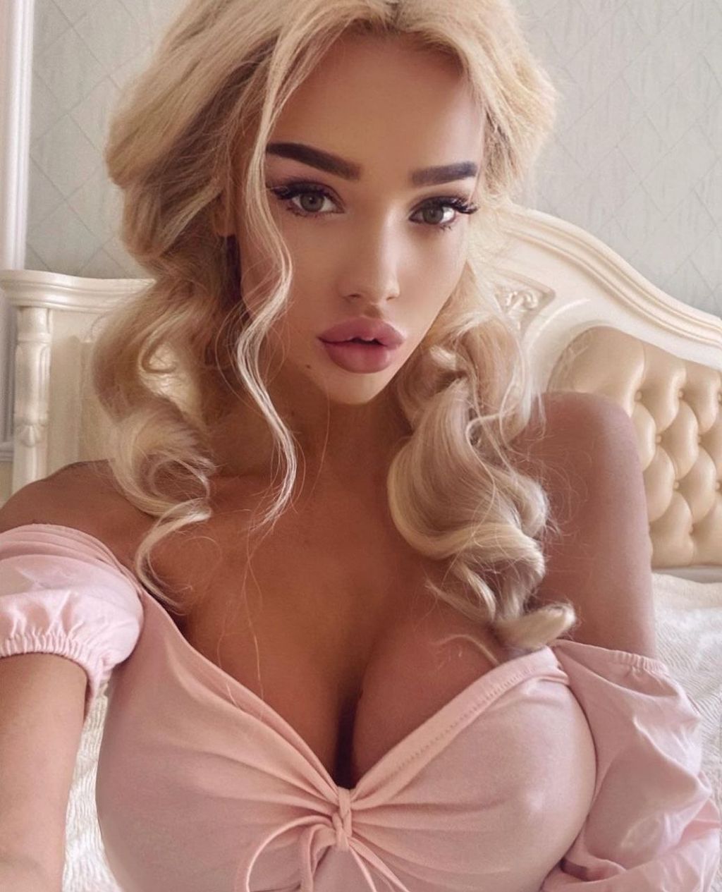 33 y o Alvina from Odessa Ukraine Blue eyes Blond Hair ID 875869