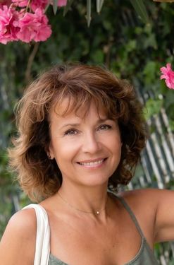 Olha, 56 from Lisbon, Portugal