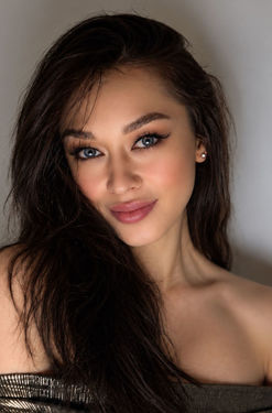 Alina, 31 from Vancouver, Canada