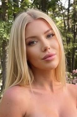 Alina, 19 from Kyiv, Ukraine