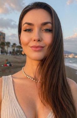 Olena, 33 from Bordeaux, France