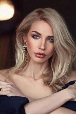 ""Khrystyna, 36 from Kyiv, Ukraine