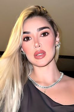 28 y.o. Mariana from Medellín, Colombia - ID 912567