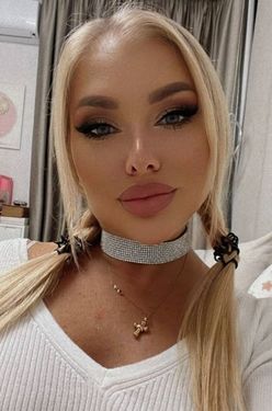 Yigit qizni ushlaydi va sikadi