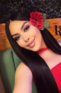 Luna, 20 from Pereira, Colombia