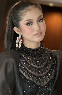 Lixa, 24 from Manila , Philippines