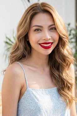 Khicy, 26 from Manila , Philippines