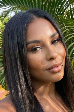 Chinese Bride:Thais, 23 from Rio de Janeiro, Brazil