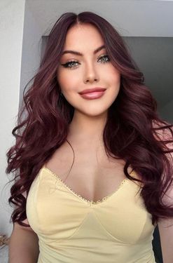Olesia, 19 from Paris, France