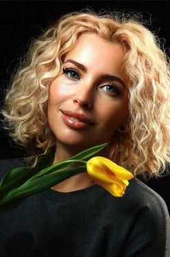 Olga, 43 from Bucharest, Romania