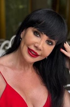 Nina, 58 from Amsterdam, Netherlands