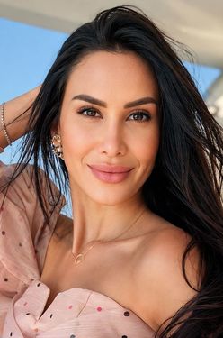 Lola, 43 from Dubai, United Arab Emirates