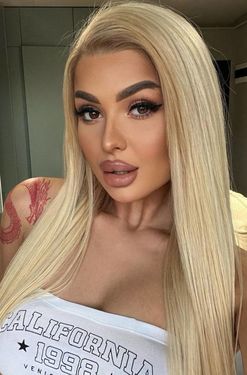 Elena, 29 from Bucharest, Romania