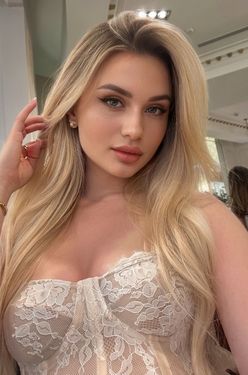 Kristina, 23 from Milan, Italy