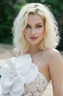 Yuliia, 24 from London, United Kingdom