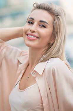 Olena, 52 from Dubai, United Arab Emirates