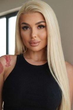 Elena, 29 from Bucharest, Romania
