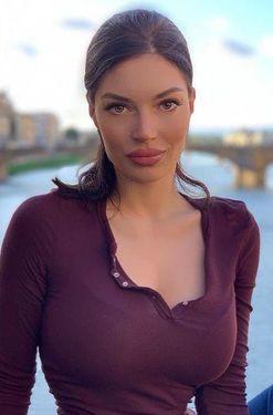 Anna, 32 from Toronto, Canada