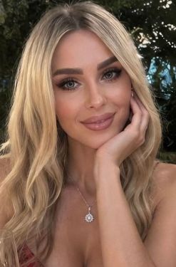 Anastasiia, 34 from Florence, Italy