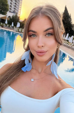Khrystyna, 28 from Kyiv, Ukraine