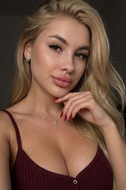 Yana, 23 from Chernivtsi, Ukraine