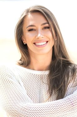 Valentyna, 33 from Cannes, France