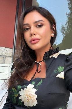 Olena, 44 from Toulouse, France
