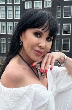Nina, 58 from Amsterdam, Netherlands